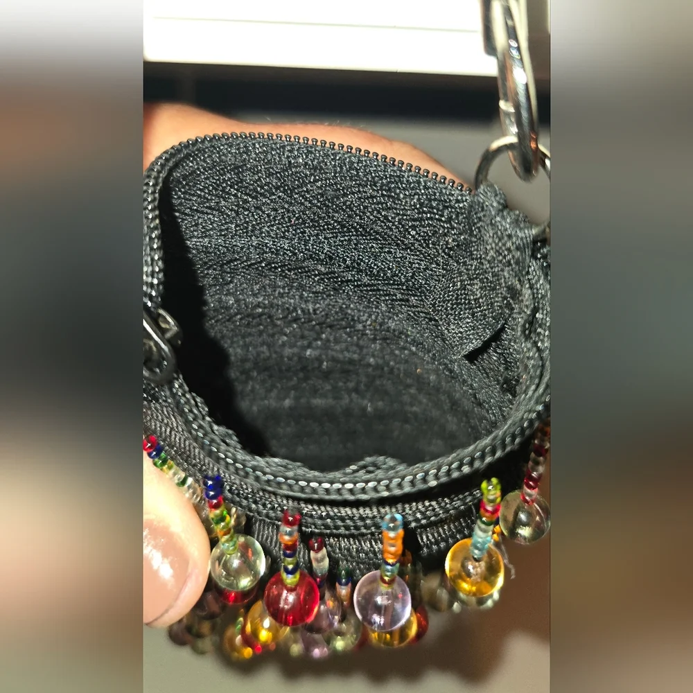 ADORABLE Beaded Small Zipper Bag - Picture 5 of 9